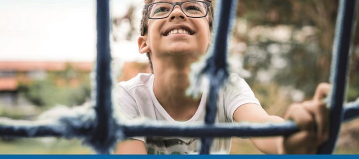 MiYOSMART: das Brillenglas für ein Myopie-Management Ihrer Kinder